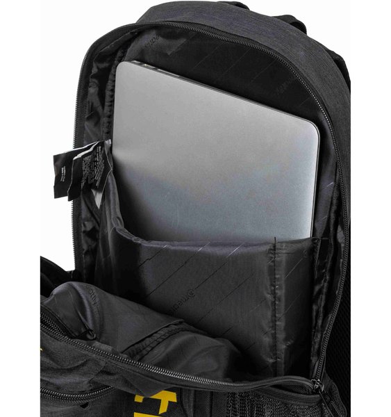 Batoh Meatfly Basejumper Black/Charcoal Heather 22 L + penál zdarma 25/26
